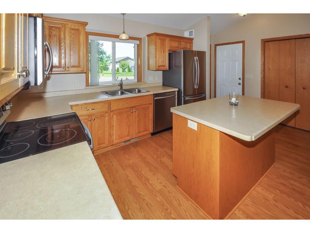 1645 Forest Glen Cir, Saint Augusta, MN 56301 photo 4