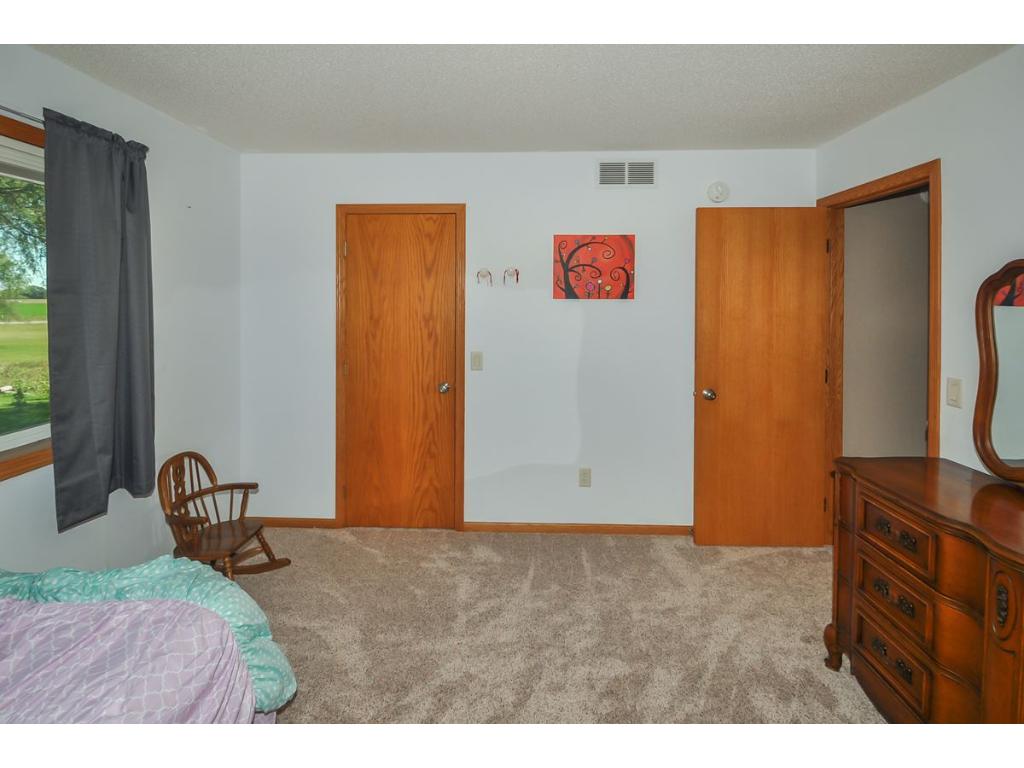 1645 Forest Glen Cir, Saint Augusta, MN 56301 photo 9