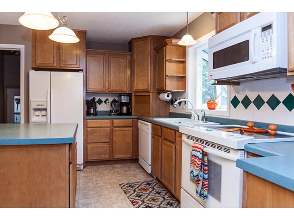 907 10th St SW, Faribault, MN 55021 photo 6