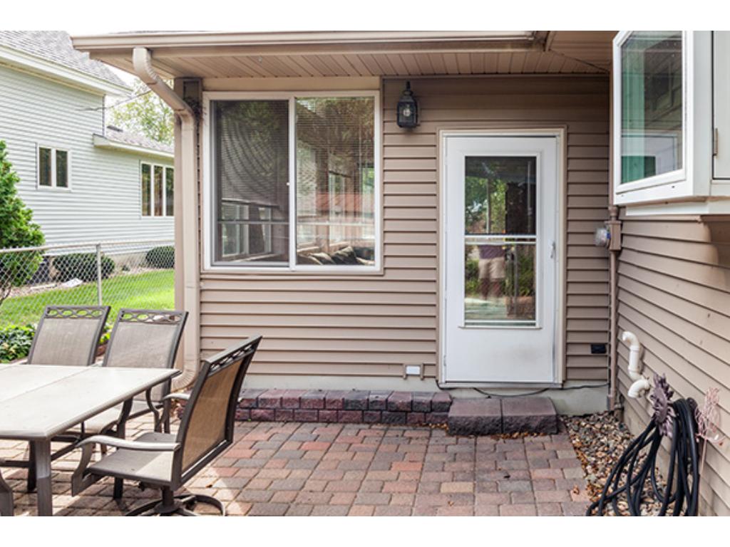 907 10th St SW, Faribault, MN 55021 photo 4
