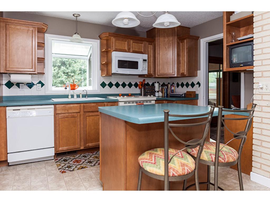907 10th St SW, Faribault, MN 55021 photo 5