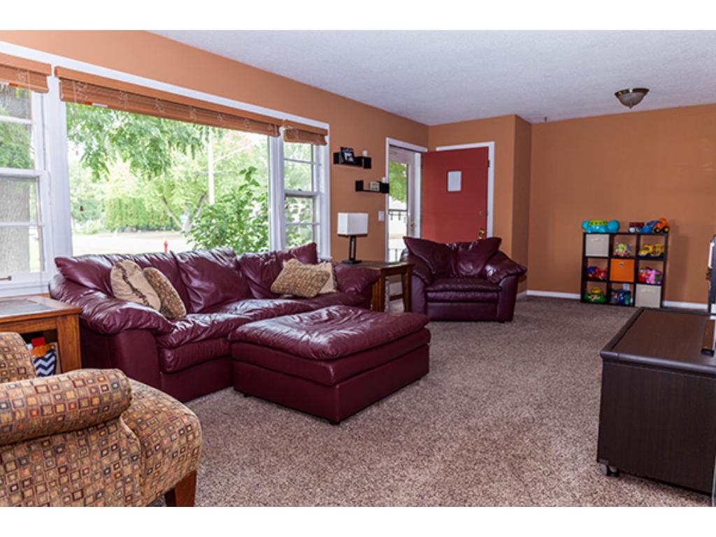 907 10th St SW, Faribault, MN 55021 photo 9