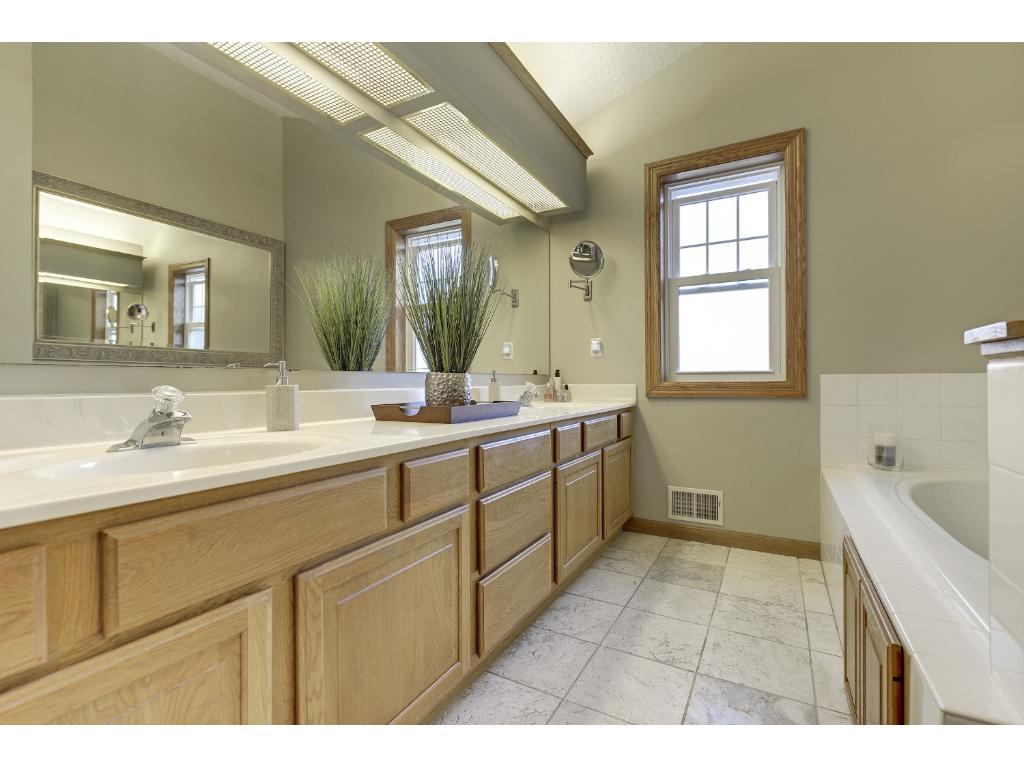 3250 Rolling Hills Dr, Eagan, MN 55121 photo 8