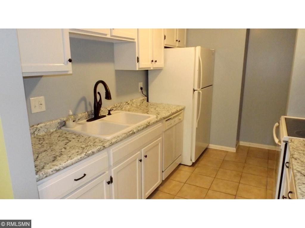 1526 Aspen Dr, Eagan, MN 55122 photo 5