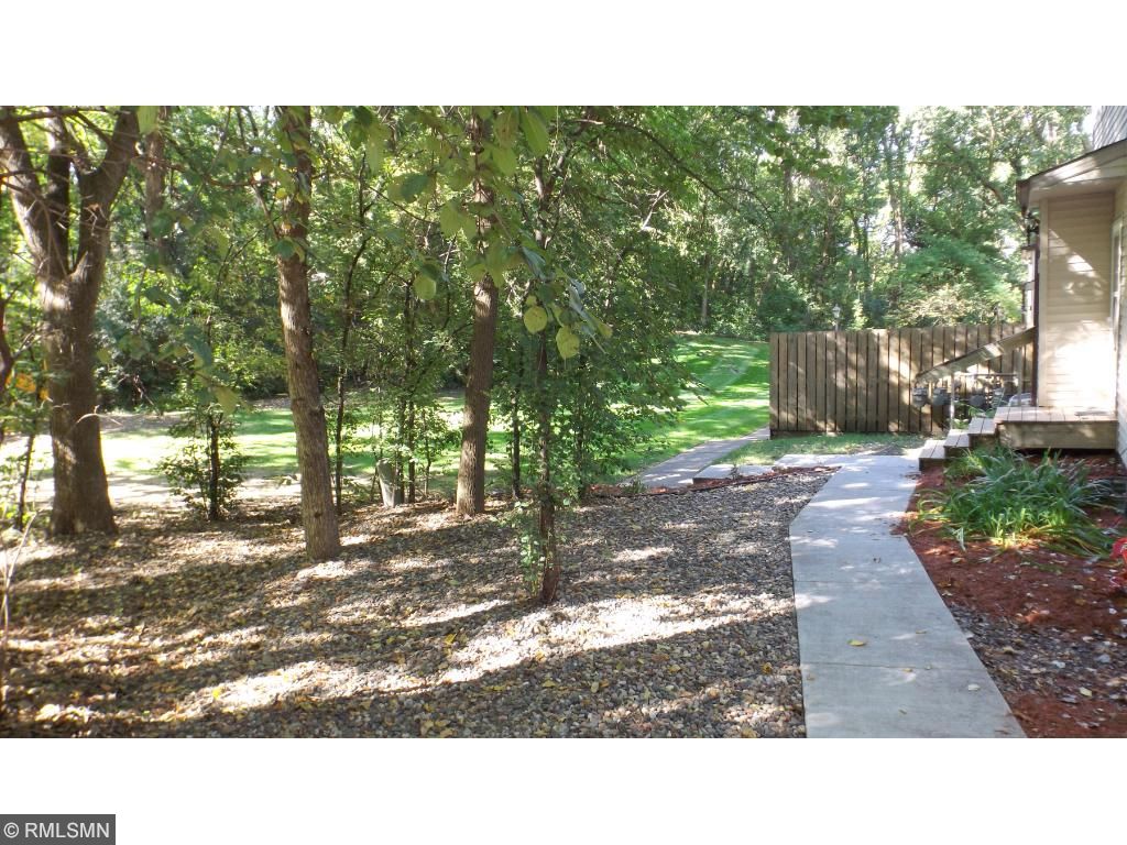 1526 Aspen Dr, Eagan, MN 55122 photo 4