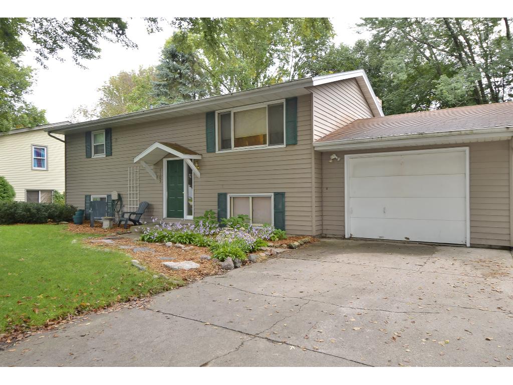 1109 Mitchell Dr SW, Faribault, MN 55021 photo 2