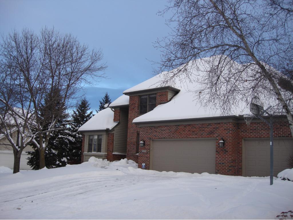 2086 Royale Dr, Eagan, MN 55122 photo 2