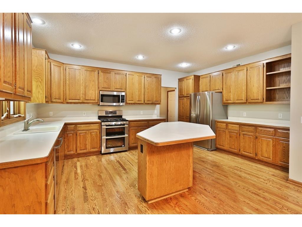2086 Royale Dr, Eagan, MN 55122 photo 8