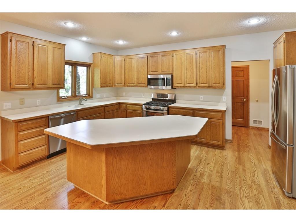2086 Royale Dr, Eagan, MN 55122 photo 7