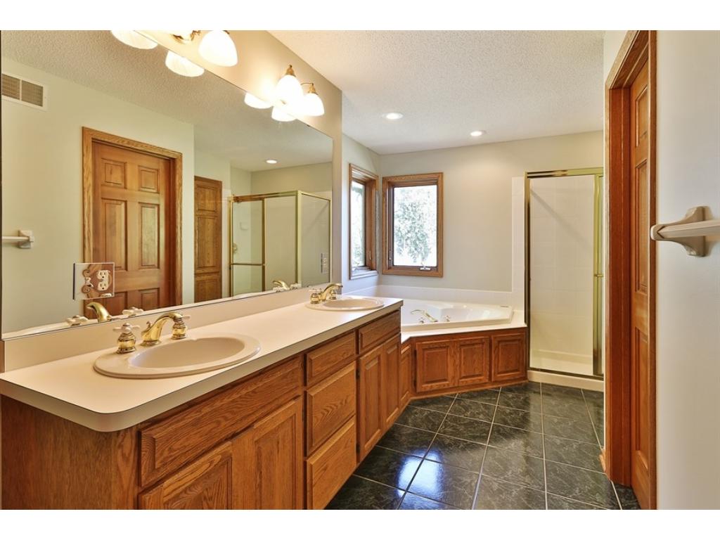 2086 Royale Dr, Eagan, MN 55122 photo 16
