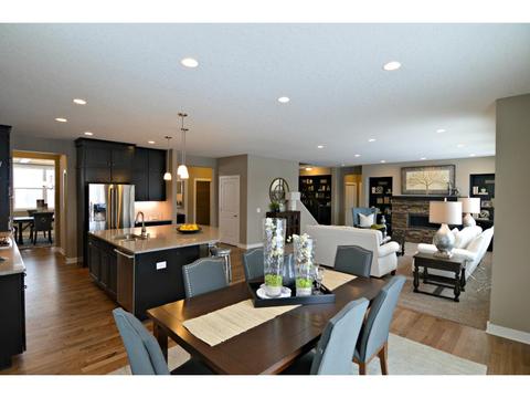 1318 Interlachen Dr, Eagan, MN 55123 photo 2
