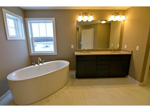 1318 Interlachen Dr, Eagan, MN 55123 photo 14