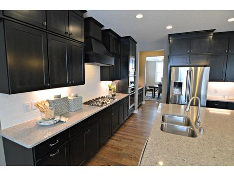 1318 Interlachen Dr, Eagan, MN 55123 photo 5