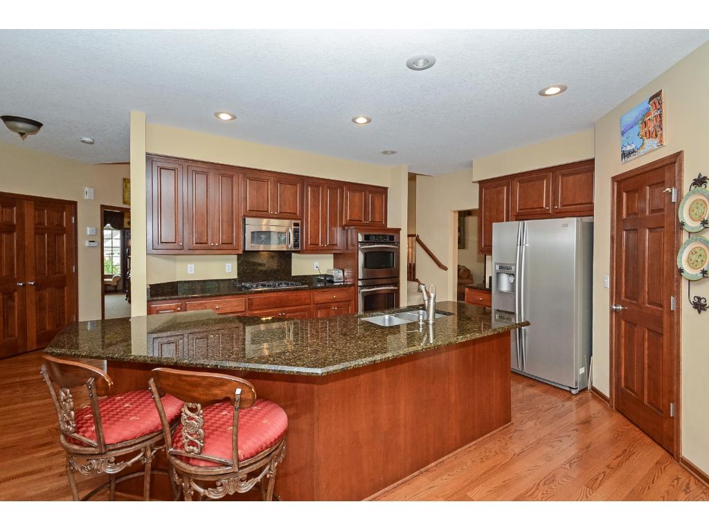 4615 Stonecliffe Dr, Eagan, MN 55122 photo 4