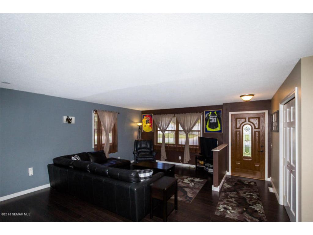 235 2nd Ave SE, Plainview, MN 55964 photo 4