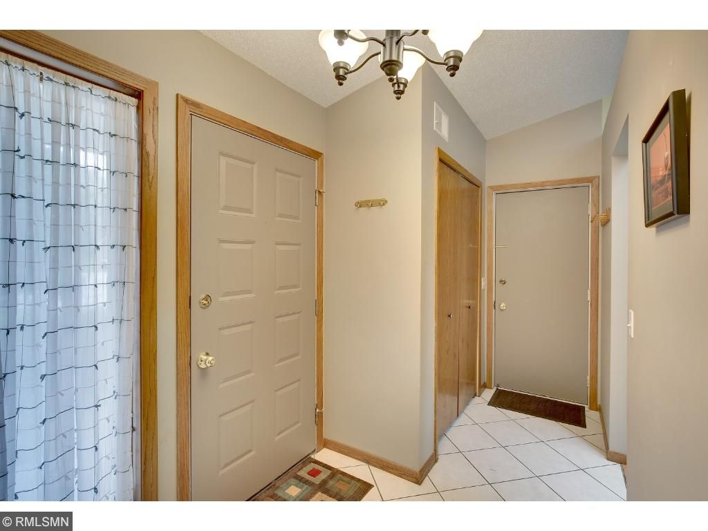 4847 Sky View Ct, Eagan, MN 55122 photo 2