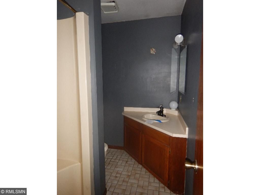 907 Willow St S, Faribault, MN 55021 photo 10