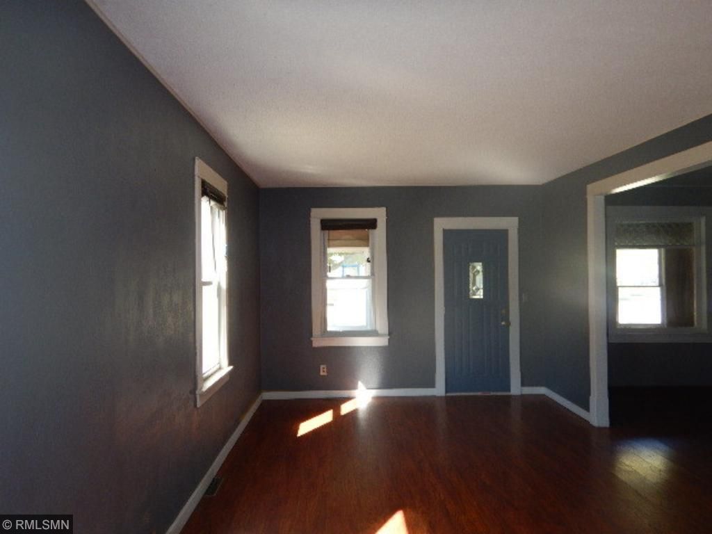 907 Willow St S, Faribault, MN 55021 photo 3