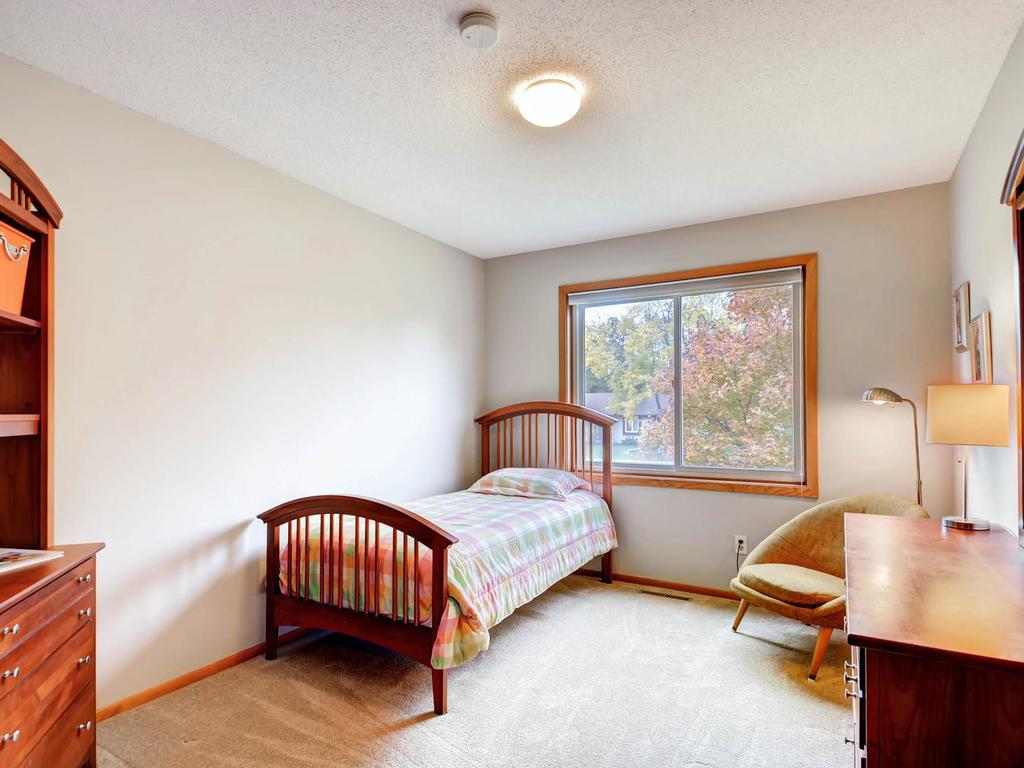 4727 Lenore Ln, Eagan, MN 55122 photo 11