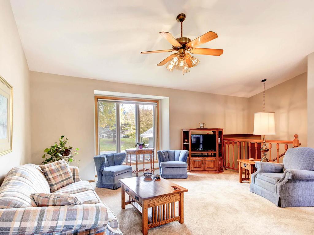 4727 Lenore Ln, Eagan, MN 55122 photo 2