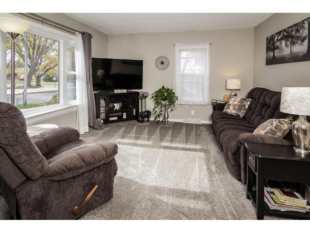 1018 8th St SW, Faribault, MN 55021 photo 3