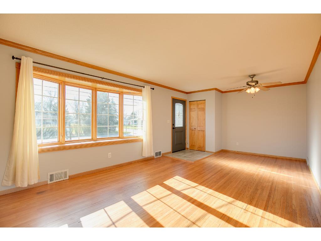 1700 E 90th St, Bloomington, MN 55425 photo 2