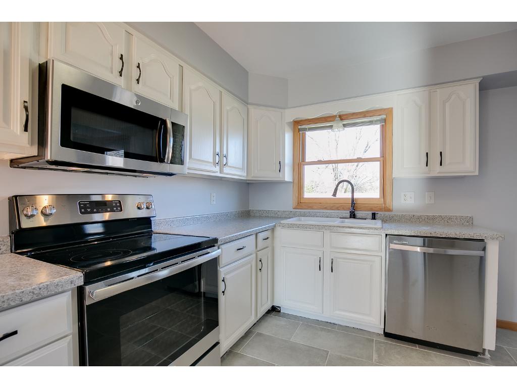 1700 E 90th St, Bloomington, MN 55425 photo 4