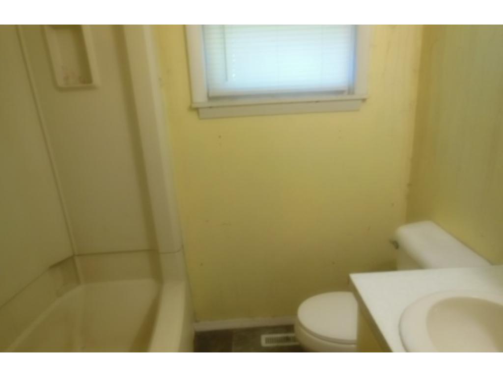 320 13th St NW, Faribault, MN 55021 photo 6