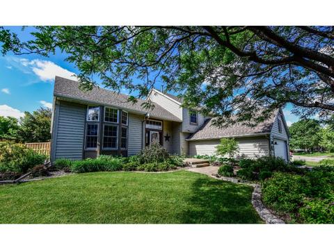 726 Camberwell Dr, Eagan, MN 55123 photo 1
