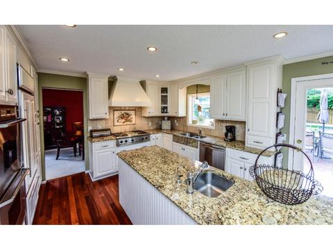 726 Camberwell Dr, Eagan, MN 55123 photo 2