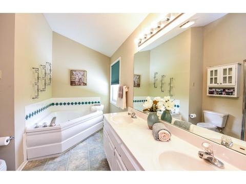 726 Camberwell Dr, Eagan, MN 55123 photo 11