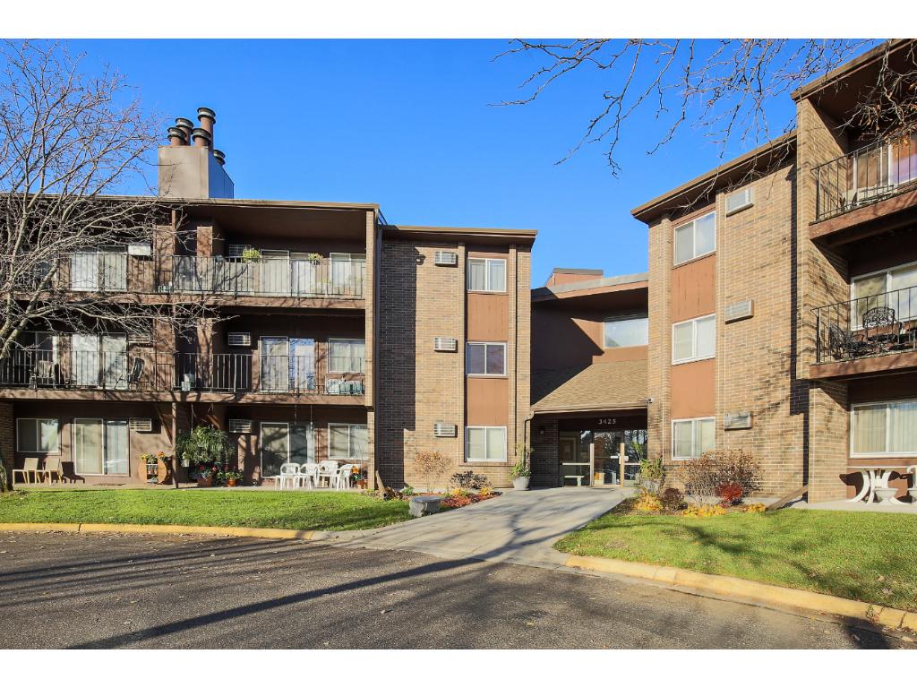 3425 Golfview Dr #202, Eagan, MN 55123 photo 1