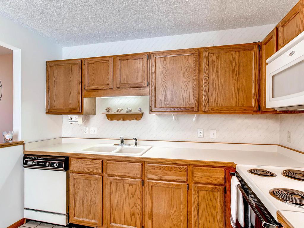 5343 Highpointe Ter, Bloomington, MN 55437 photo 10