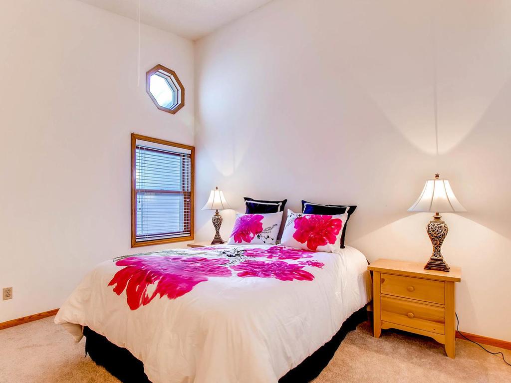 5343 Highpointe Ter, Bloomington, MN 55437 photo 14