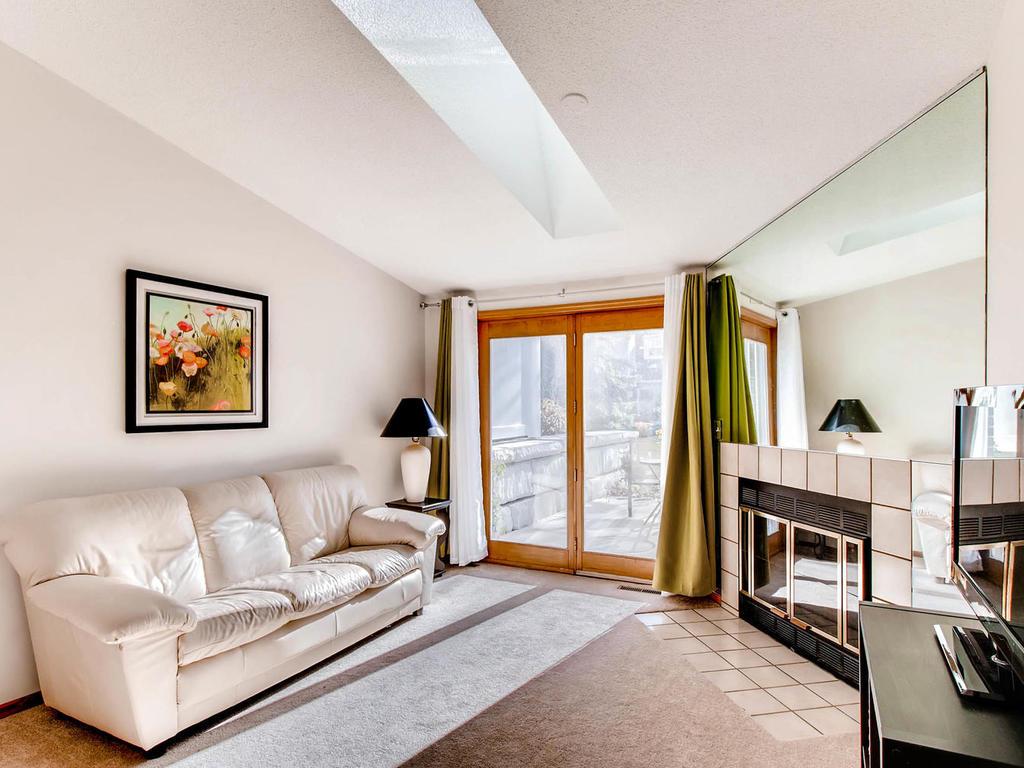 5343 Highpointe Ter, Bloomington, MN 55437 photo 1