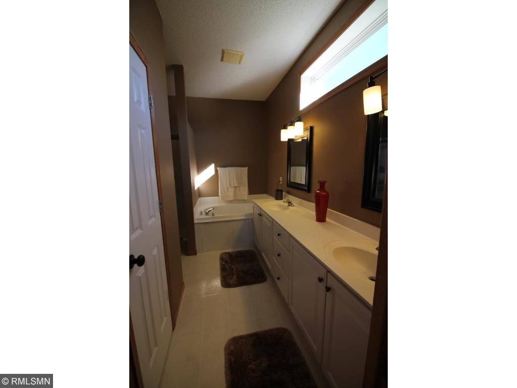 4108 Oakbrooke Trl, Eagan, MN 55122 photo 11