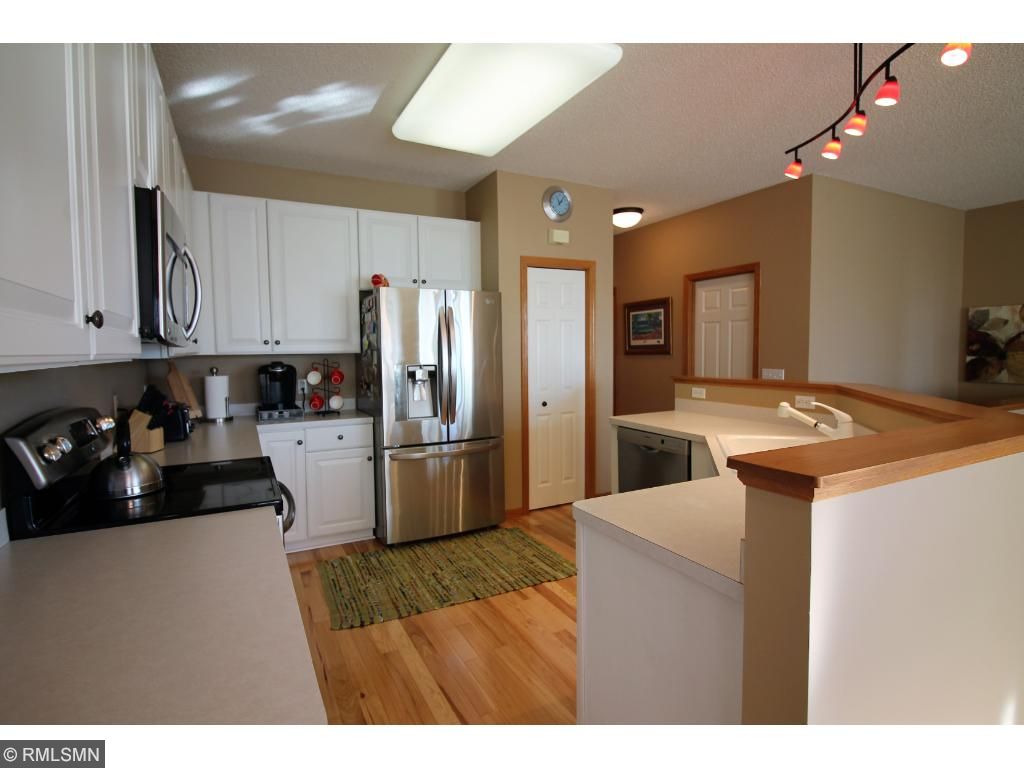 4108 Oakbrooke Trl, Eagan, MN 55122 photo 4