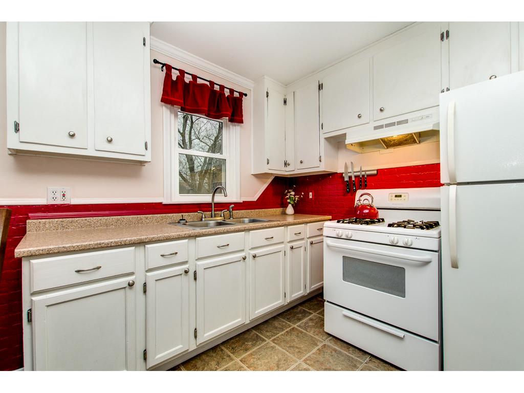 512 Doris Ave, Shoreview, MN 55126 photo 2