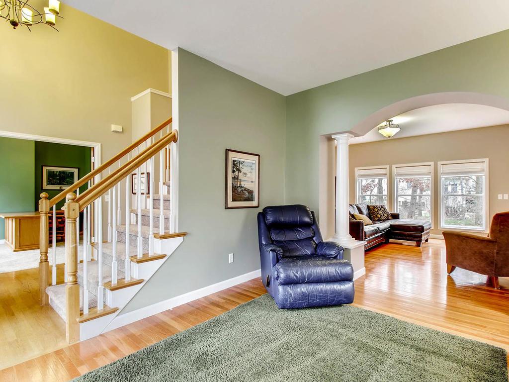 4952 Pine Ln, Eagan, MN 55123 photo 3