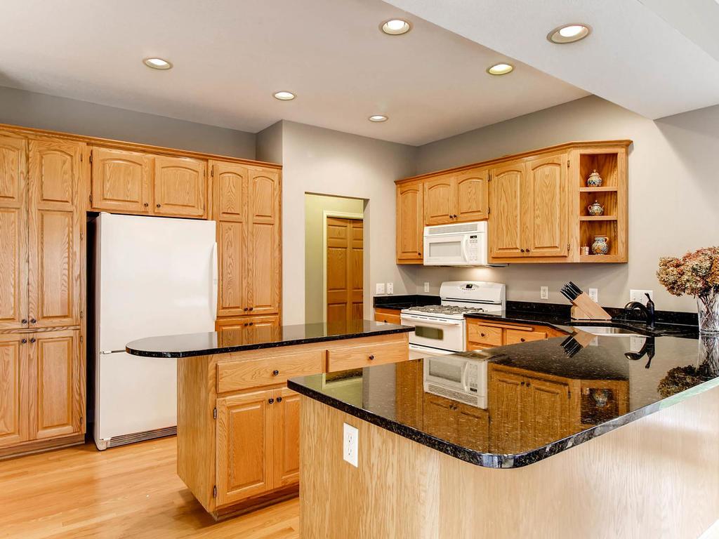4952 Pine Ln, Eagan, MN 55123 photo 10