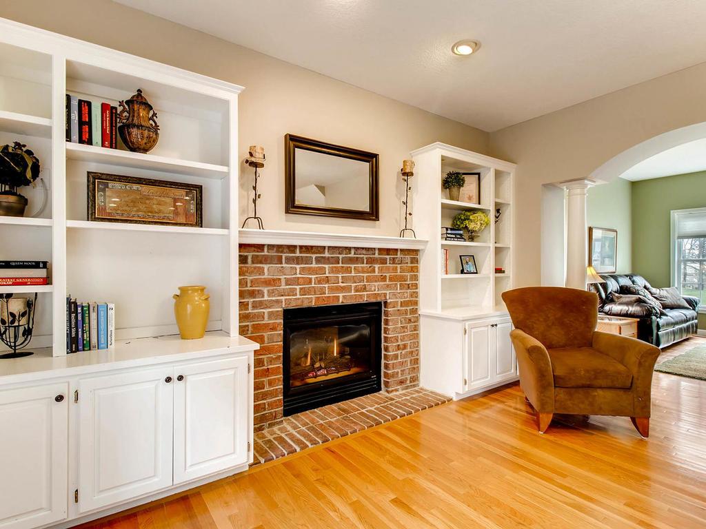 4952 Pine Ln, Eagan, MN 55123 photo 5