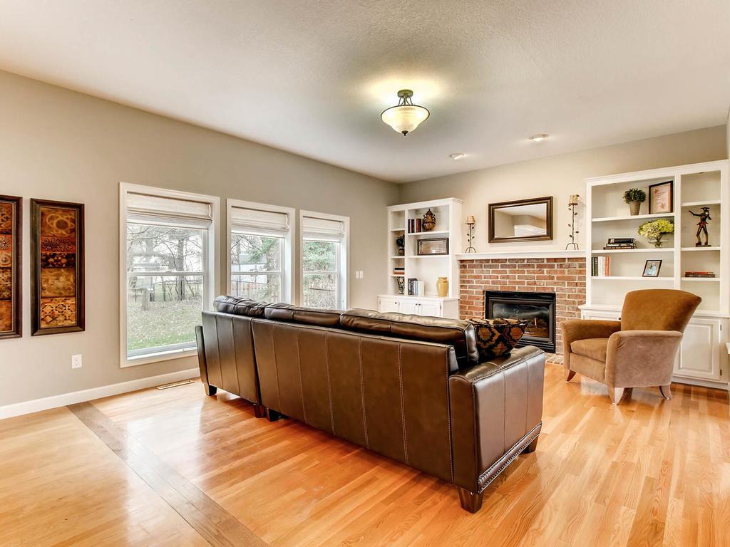 4952 Pine Ln, Eagan, MN 55123 photo 6