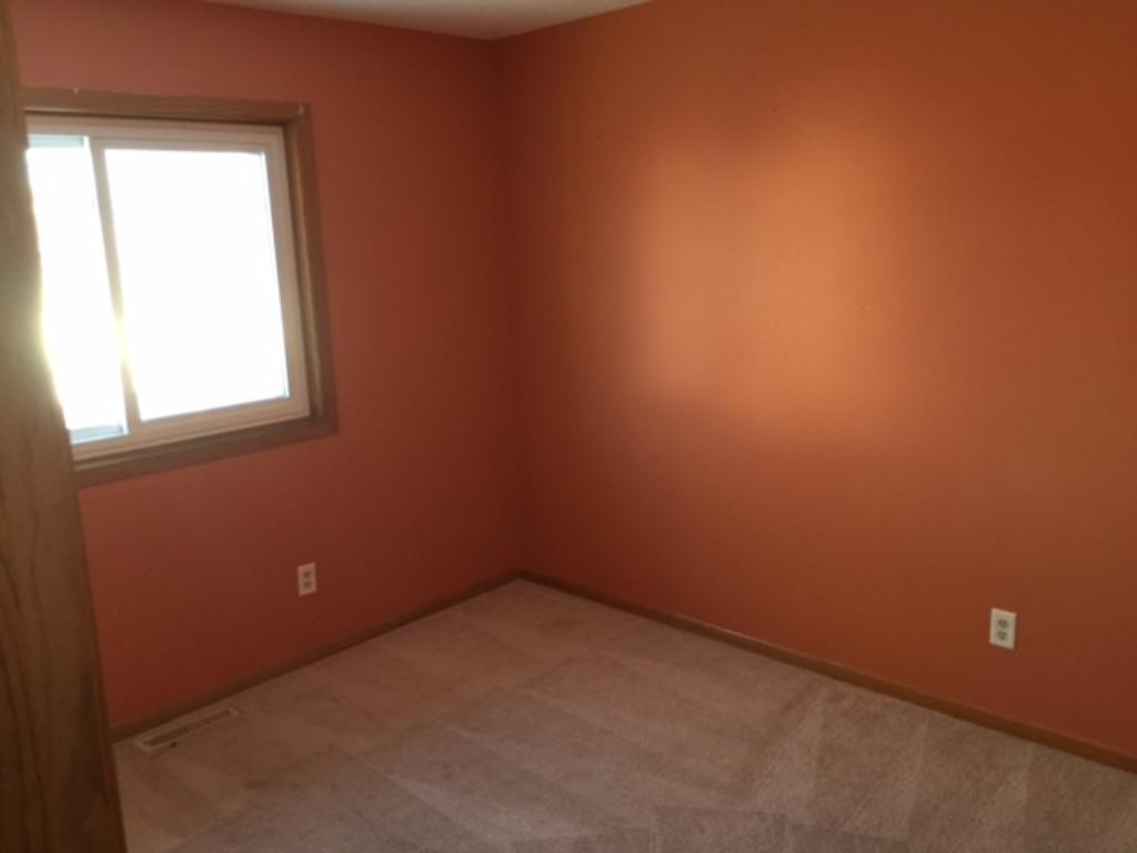 5227 Unity Ct, Crystal, MN 55429 photo 9