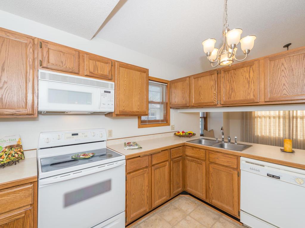 5353 Highpointe Ter, Bloomington, MN 55437 photo 7