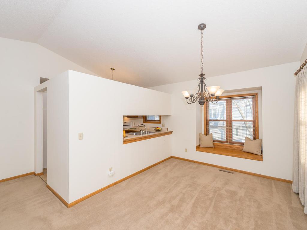 5353 Highpointe Ter, Bloomington, MN 55437 photo 6