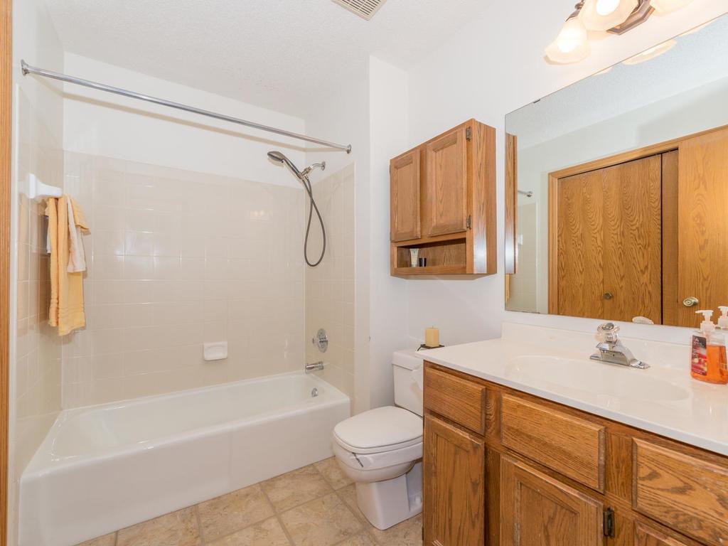 5353 Highpointe Ter, Bloomington, MN 55437 photo 11