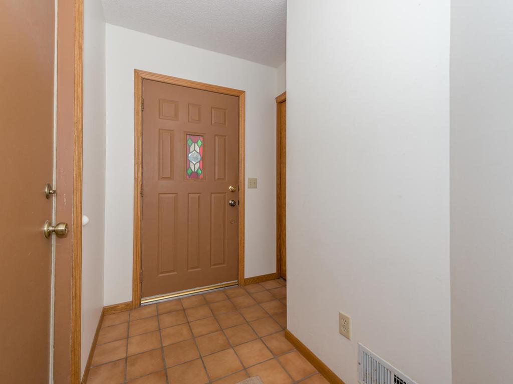 5353 Highpointe Ter, Bloomington, MN 55437 photo 2
