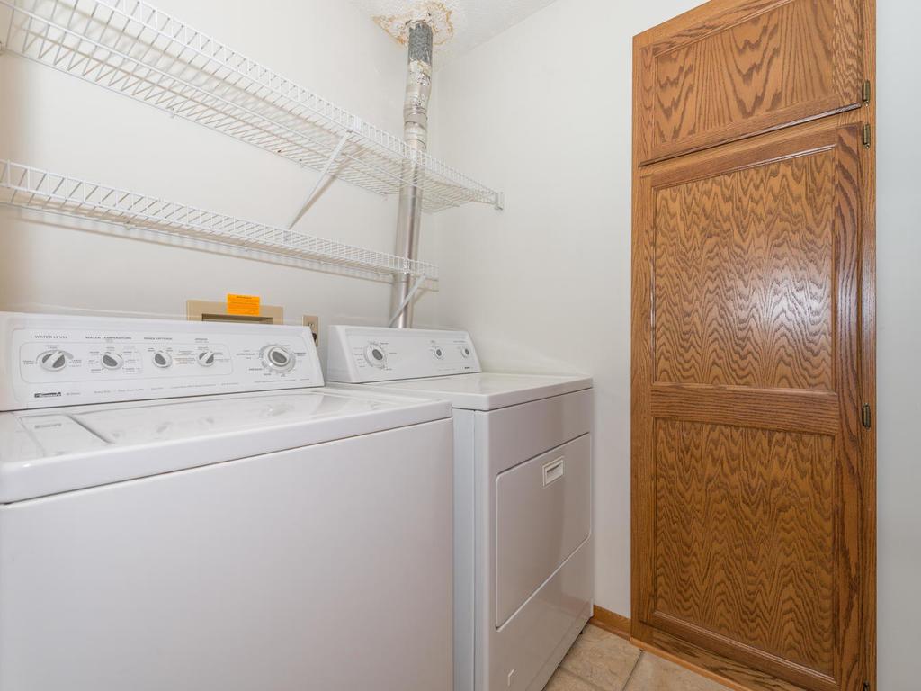 5353 Highpointe Ter, Bloomington, MN 55437 photo 8