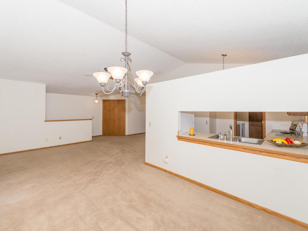 5353 Highpointe Ter, Bloomington, MN 55437 photo 5