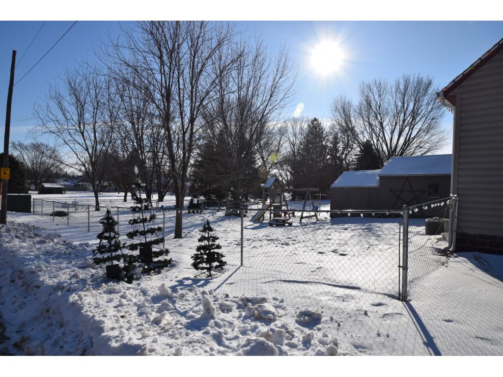 511 2nd St SE, Waseca, MN 56093 photo 3